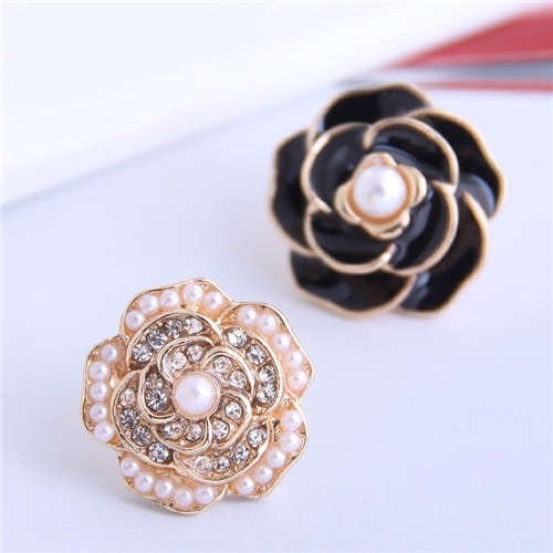 Pearl and Rhinestone Inlaid Flower Asymmetric Design Enamel Women Stud Earrings - Black