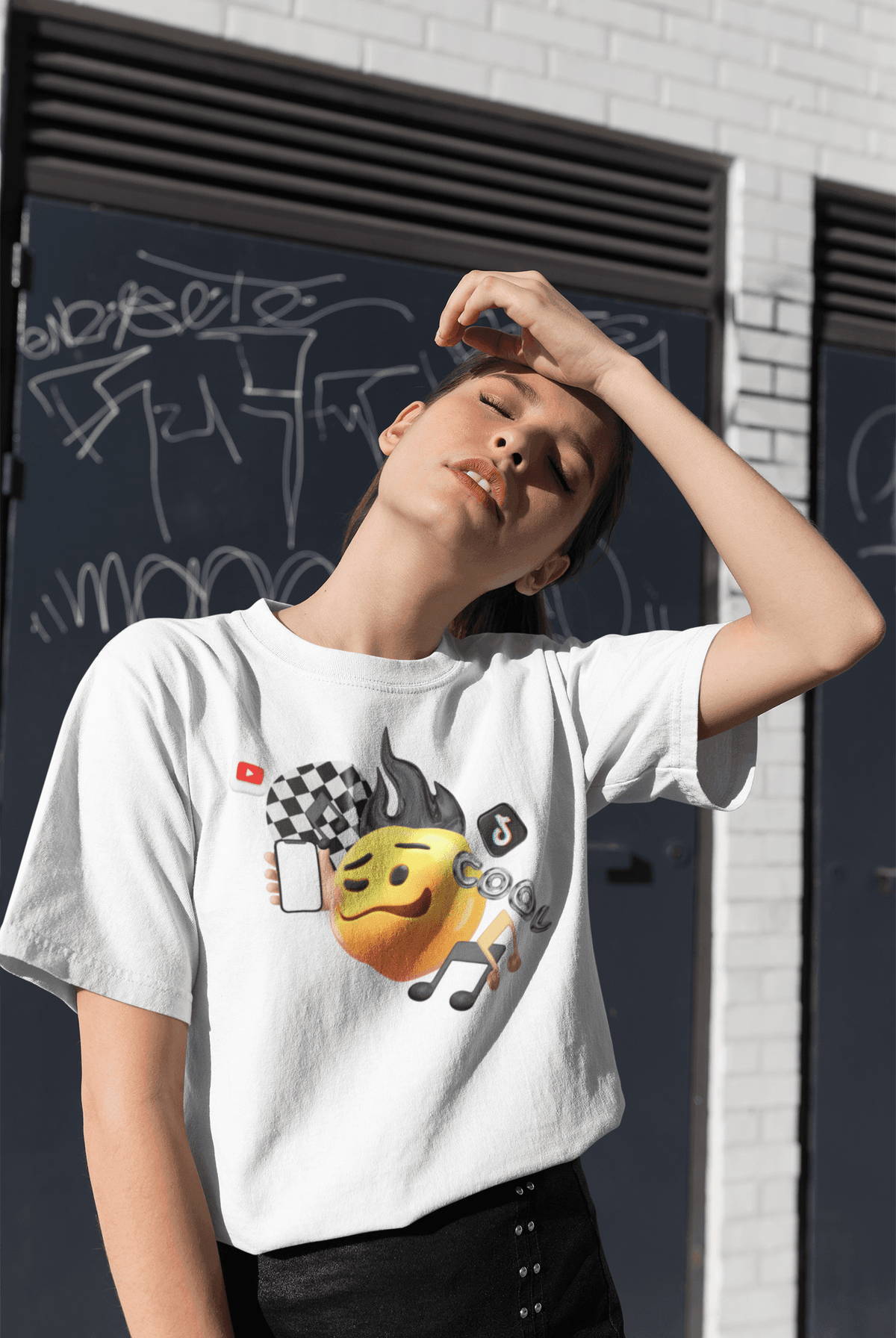 Emoji Cant keep up witj Social Life T-shirt - StylinArt