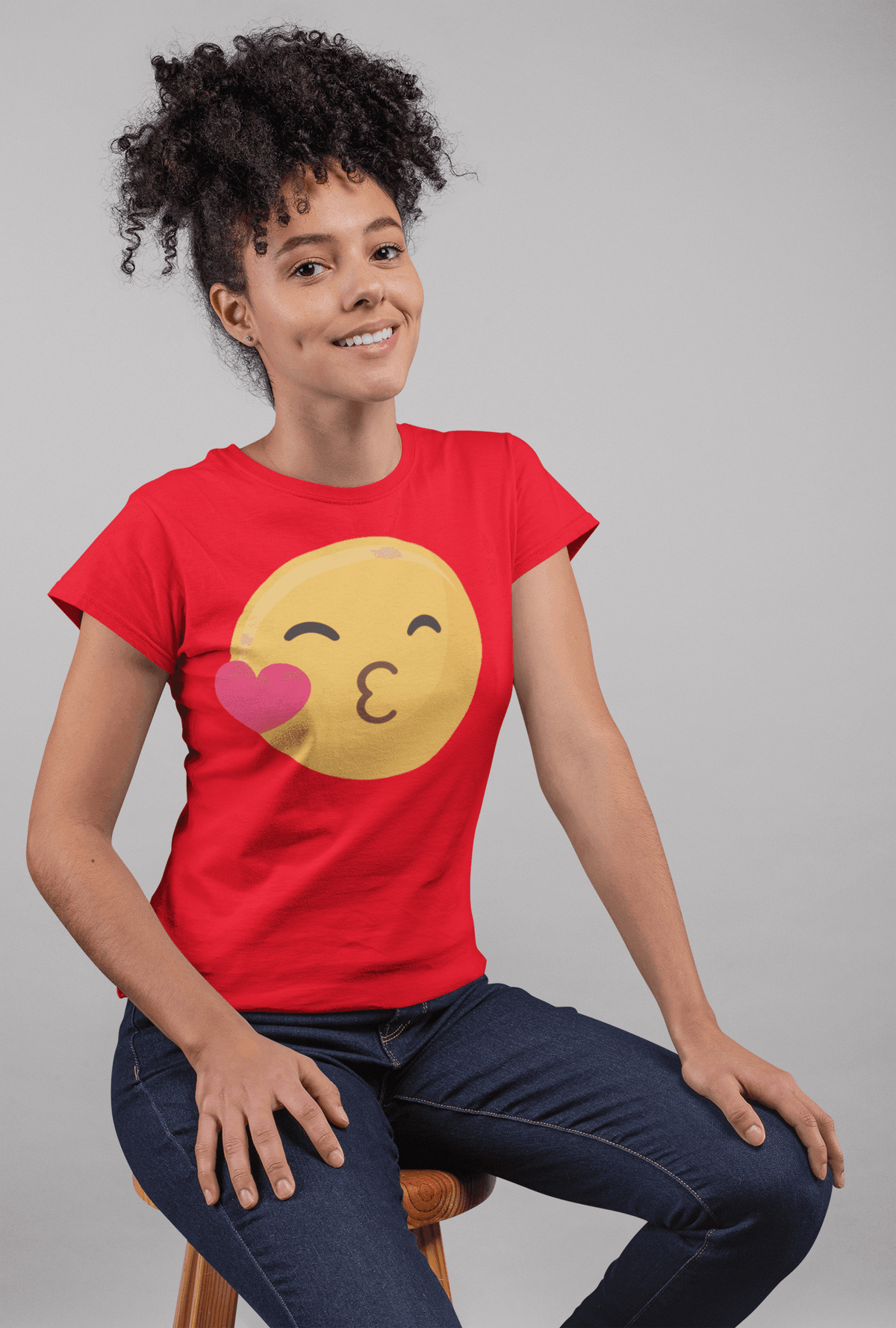Emoji Kiss Face T-shirt - StylinArt